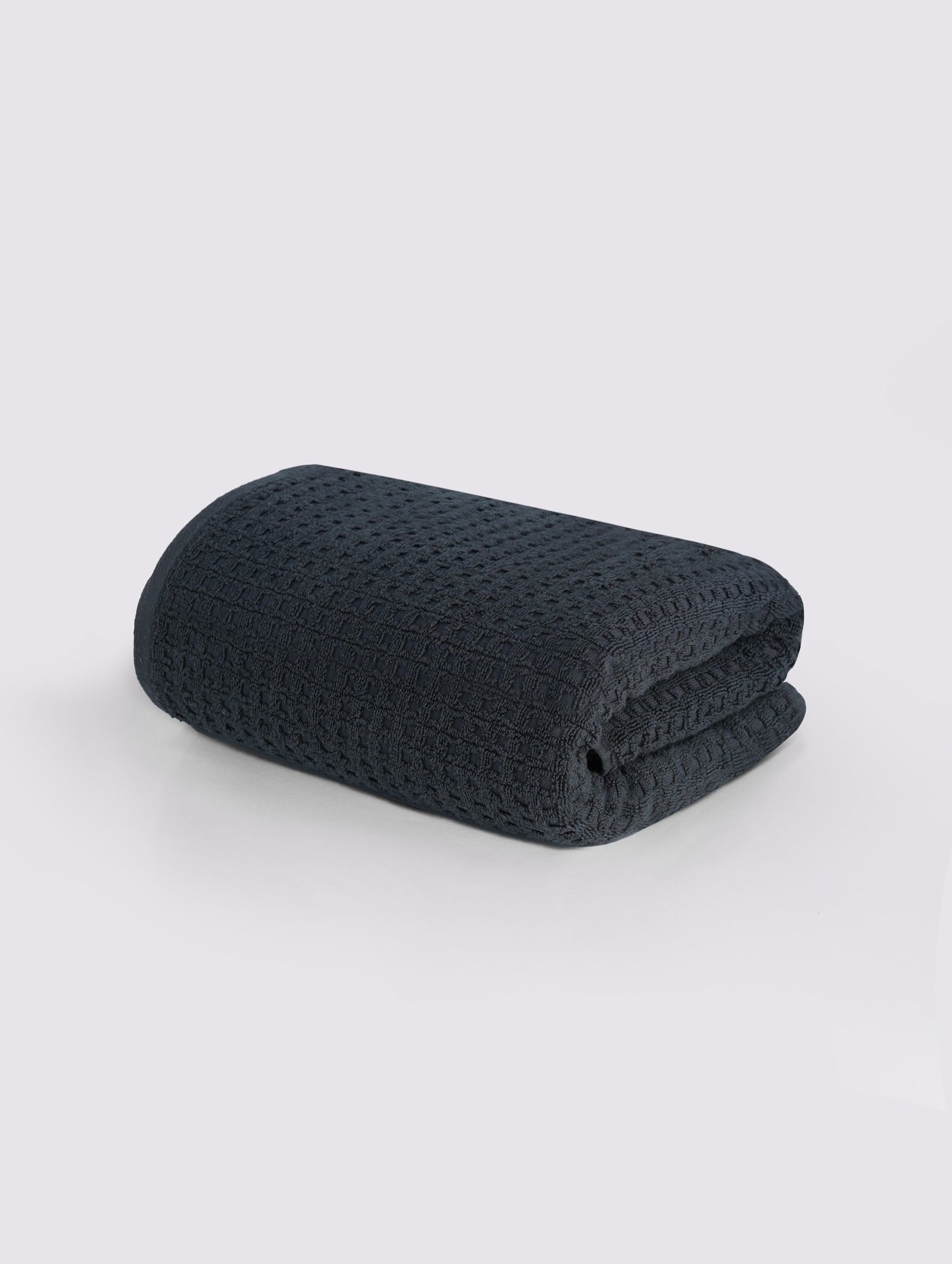 Black combed cotton bath towel, pack of 1, 27x50 inches – additional view