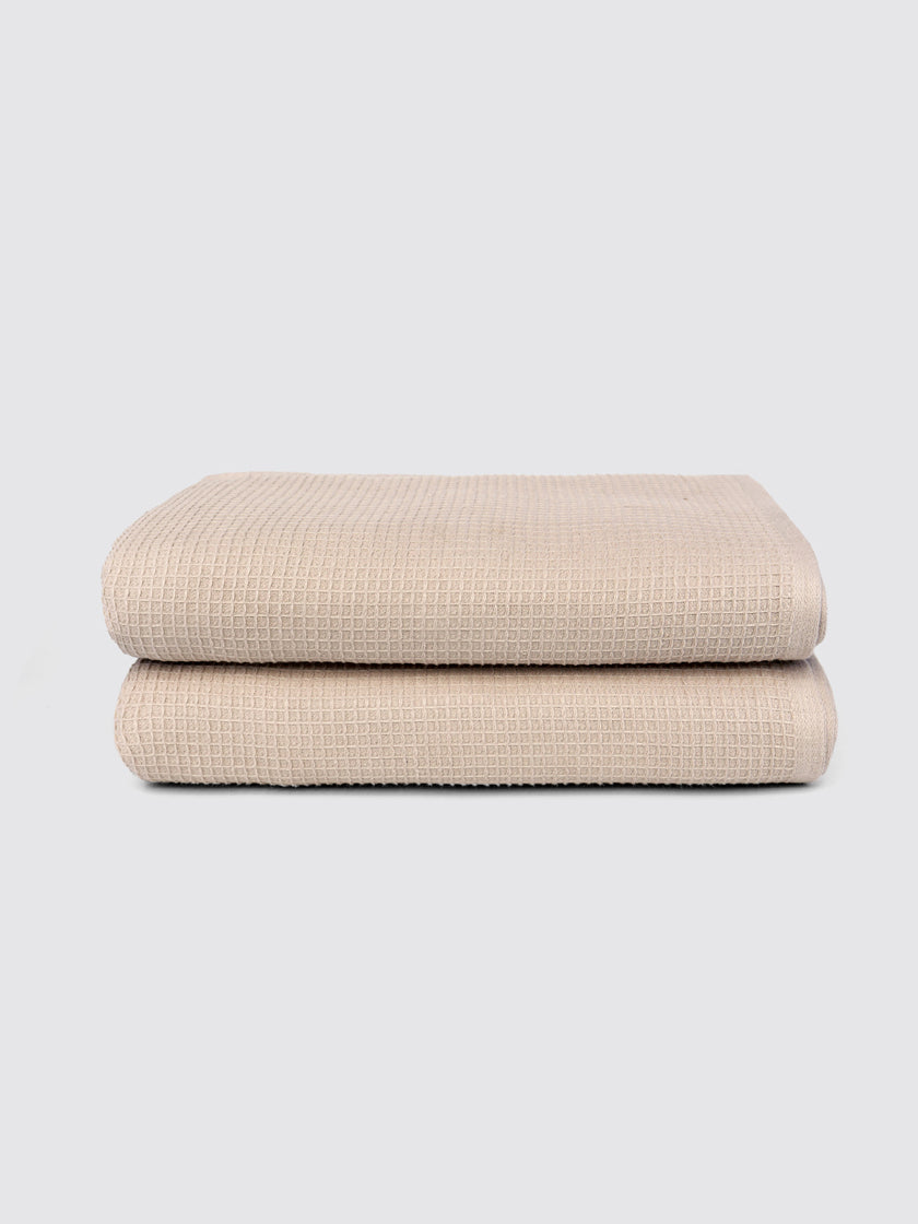 Beige ring-spun cotton bath towel, pack of 2, 27x55 inches – product detail view