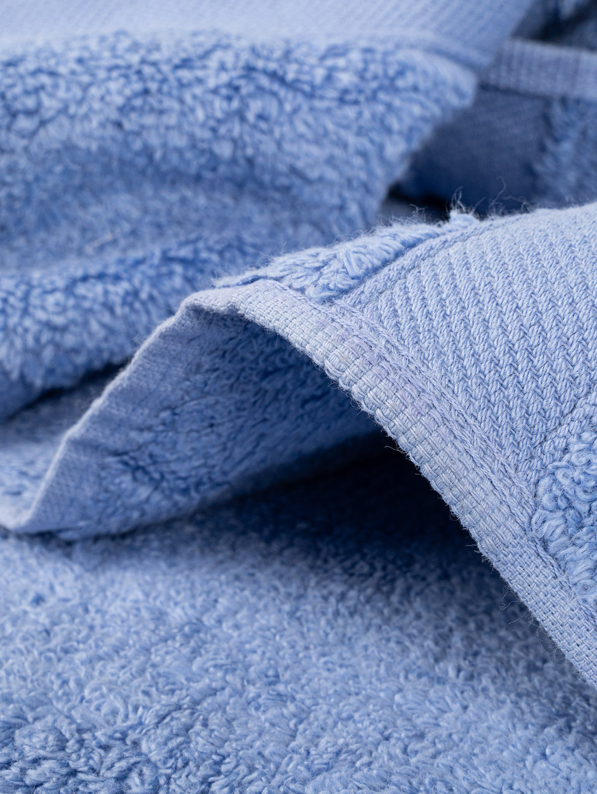 Deep Blue zero-twist cotton bath towel, 28x52 inches – main product view