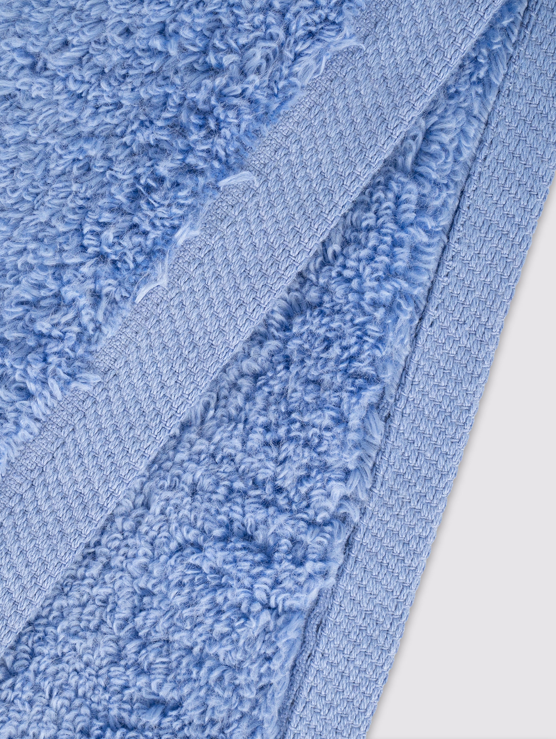 Deep Blue zero-twist cotton bath towel, 28x52 inches – additional view