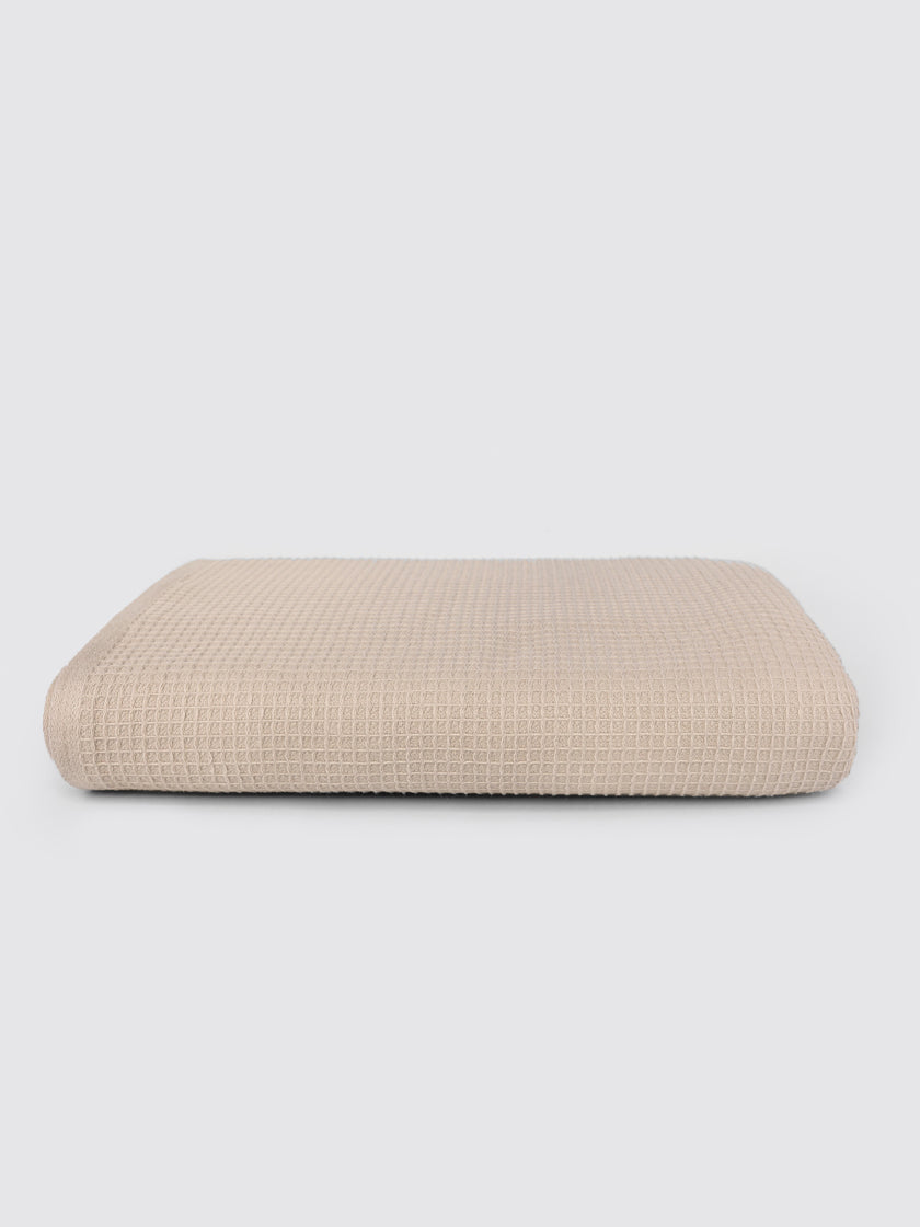 Beige ring-spun cotton bath towel, pack of 1, 27x55 inches – product detail view