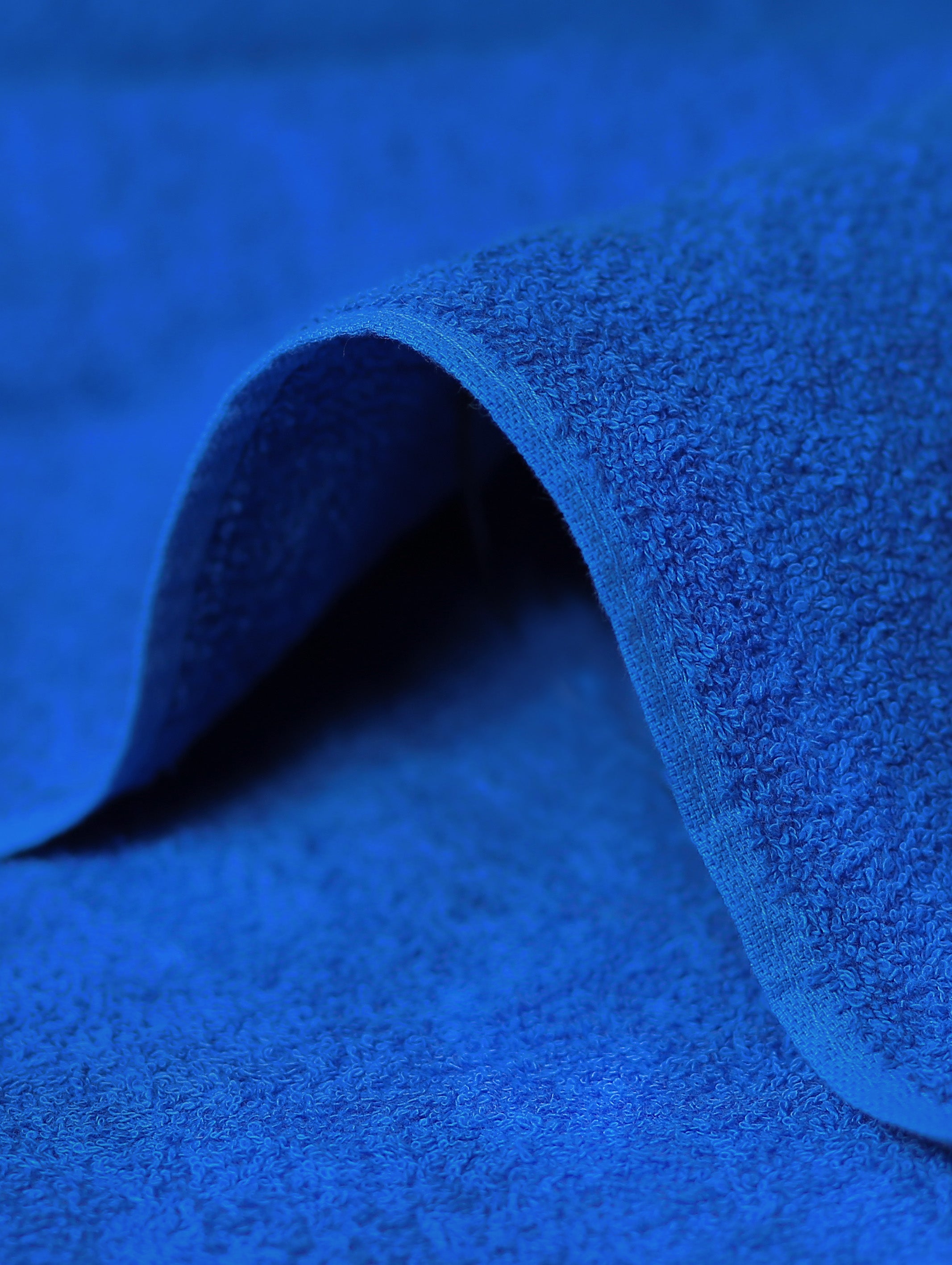 Blue ring-spun cotton oversized bath sheet towel, 31x79 inches – product detail view